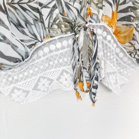 Timing Sheer Floral Tie Front Blouse Medium - Picture 3 of 5